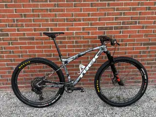 Trek supercaliber 9.9 AXS