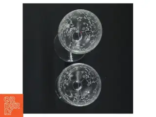 Dekoreret glasstager til lys (str. H. 22 cm. ø. 6,5 cm)