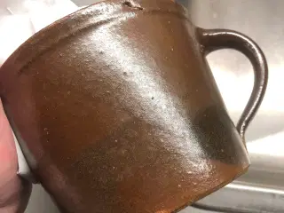 Gammel øsekop som kan bruges til potteskjuler