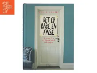 Det er bare en fase : scener fra et hjem med teenager af Julia Lahme (Bog)