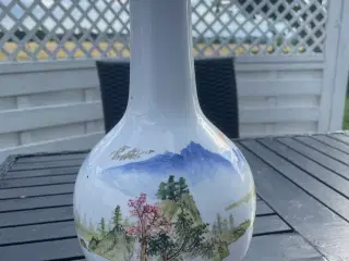 Vase med kinesisk mønster