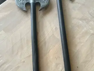 2 vikingøkser i stål