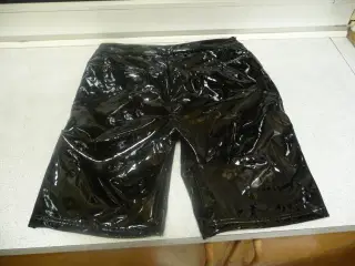 shorts der er lidt åben bagi lak str s/m læs mere 