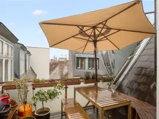 City lejlighed med ptivat terrasse, København K, København