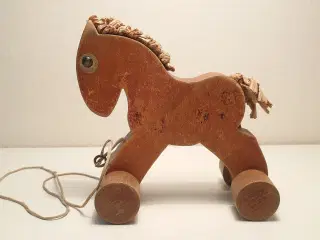 Vintage træk hest i træ.