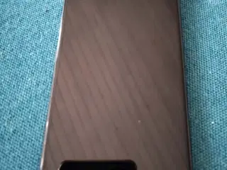 Nokia 6.2 med lader og cover