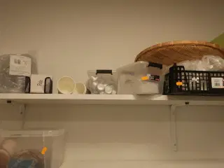Skilt / indhold på hylde