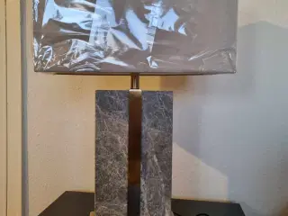 Bordlampe Marco i Marmor Messing