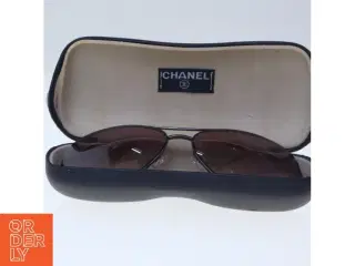 Chanel solbriller med etui fra Chanel (str. 14 cm)