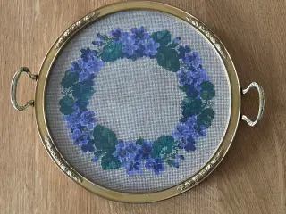 Lille bakke med broderi