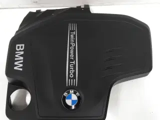 Afdækning plast over motor/ventildæksel R20830 BMW X3 (F25) F20 F30 F31 F21 F34GT F32 F22 X5 (F15) F33 F36 X4 (F26) X6 (F16) F23 F21LCI F20LCI F30 LC