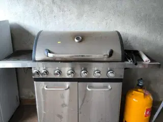 Gasgrill med gasflaske