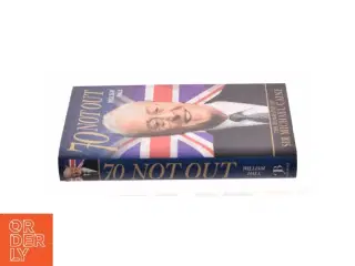 70 Not Out: The Biography of Sir Michael Caine by William Hall (Bog)