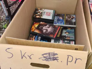 Kasser med forskellige dvd film