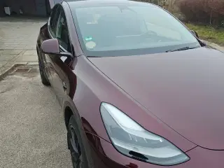 Tesla Model Y  Long Range AWD