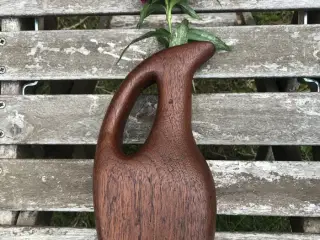 Vase i teak træ – 19 cm høj 