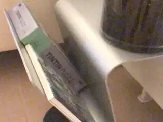 Club sidebord/magasinholder