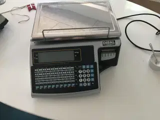 Vægt med labels printer. 