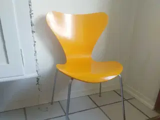 Orange Arne Jacobsen stole 