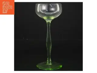 Glas med grøn fod (str. 18 cm)