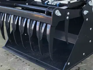 - - - Siloskovl til minilæsser Bredde 0,9m-1,8m - Volumen 0,36m3-0,72m3 Siloskovl til minilæsser