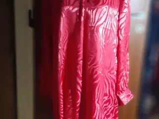 Kjole. med zebra print. Lange ærme-VRS.str: 38/40