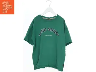 Grøn T-shirt med påskrift fra Pomp de Lux (str. 164)