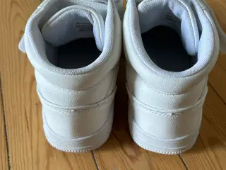 Hvide sneaks str. 39
