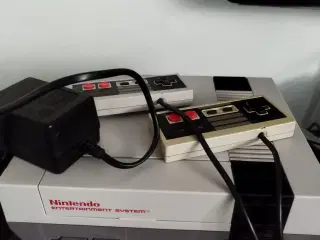 Nintendo NES + 5 spil