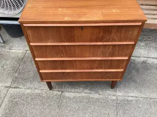 Kommode i teaktræ med 4 skuffer