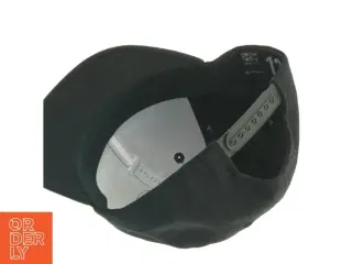 Sort snapback kasket (str. 12)