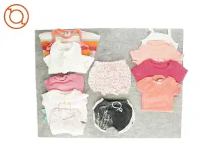 Forskelligt børnetøj (str. 62/68)