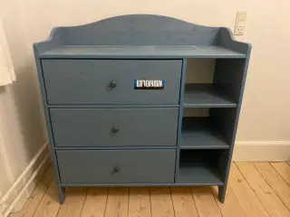 Blå kommode i fyrretræ 