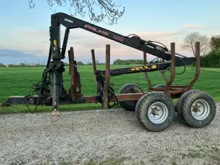 Palms skovvogn med 7 tons lasteevne og 5 m kran