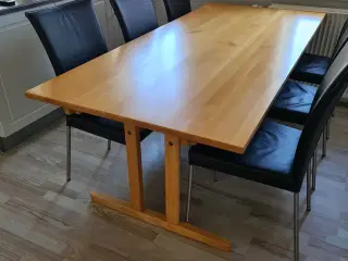 Lakeret bøg bord