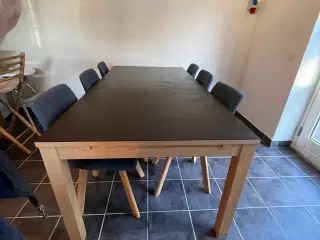 Spisebord i bøg med linoleumstop