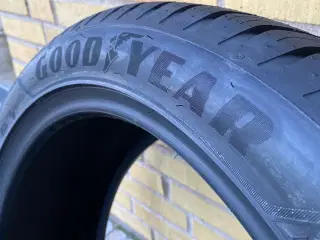20” 245/45-20” Helårs 