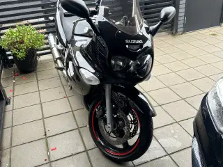 Suzuki GXS 750 F