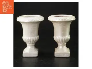 Små beige krukker/lysestager (str. H. 11,5 cm)