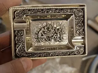 Antikt askebæger, nyt