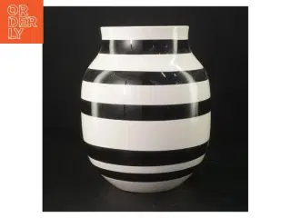 Rund vase med sorte og hvide striber fra Kähler (str. 20 cm)