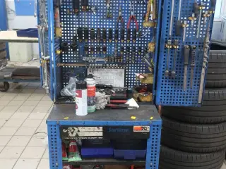 Værkstedsvogn med indhold