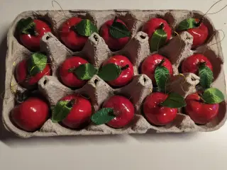 Gamle fine æbler til juletræet 