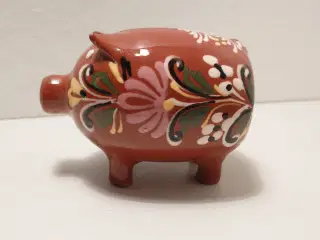 Vintage keramik sparegris i almuestil. L 10,5cm