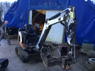 BOBCAT minigraver 322 årg.2006 timer 4200 