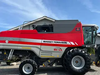 Massey Ferguson 7370 BETA. Gårdmaskine med kun 1080 motortimer. Med 22fod powerflov skærebord