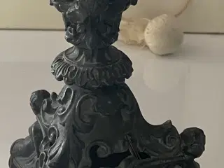 Lampe i jern med skærm