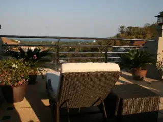 Lej bolig i Hua Hin Thailand, Penthouse-lejlighed med stor tagterrasse med egen swimmingpool og stor