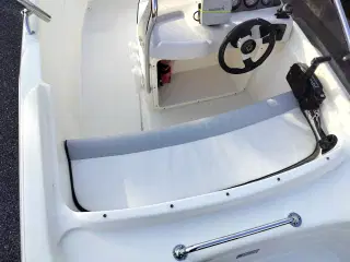 Styrepults båd Bella 490R