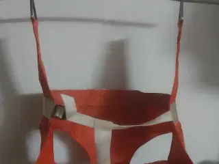 Gynge. Aldersgruppe 4-9 år.